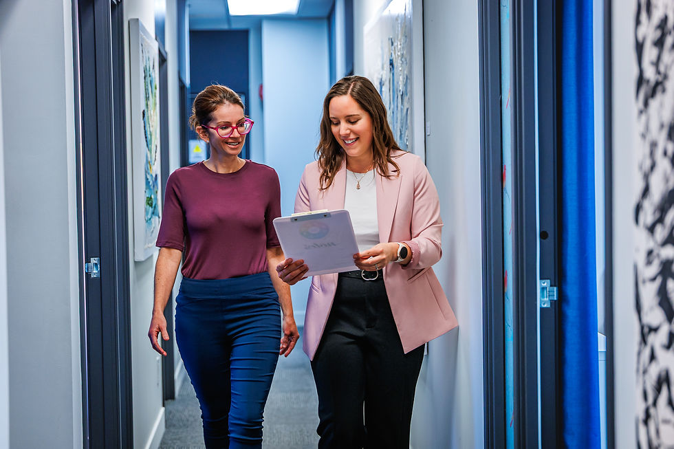 Mélyssa et Vanessa, infirmières et copropriétaires de Clinispa Kaméva, qui accompagnent les personnes dans une approche de santé préventive avant l'apparition des symptômes.