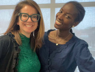 Mélyssa et une agente administrative de Clinispa Kaméva lors d’une conférence sur le service à la clientèle à Gatineau – réflexion sur l’expérience client en santé.