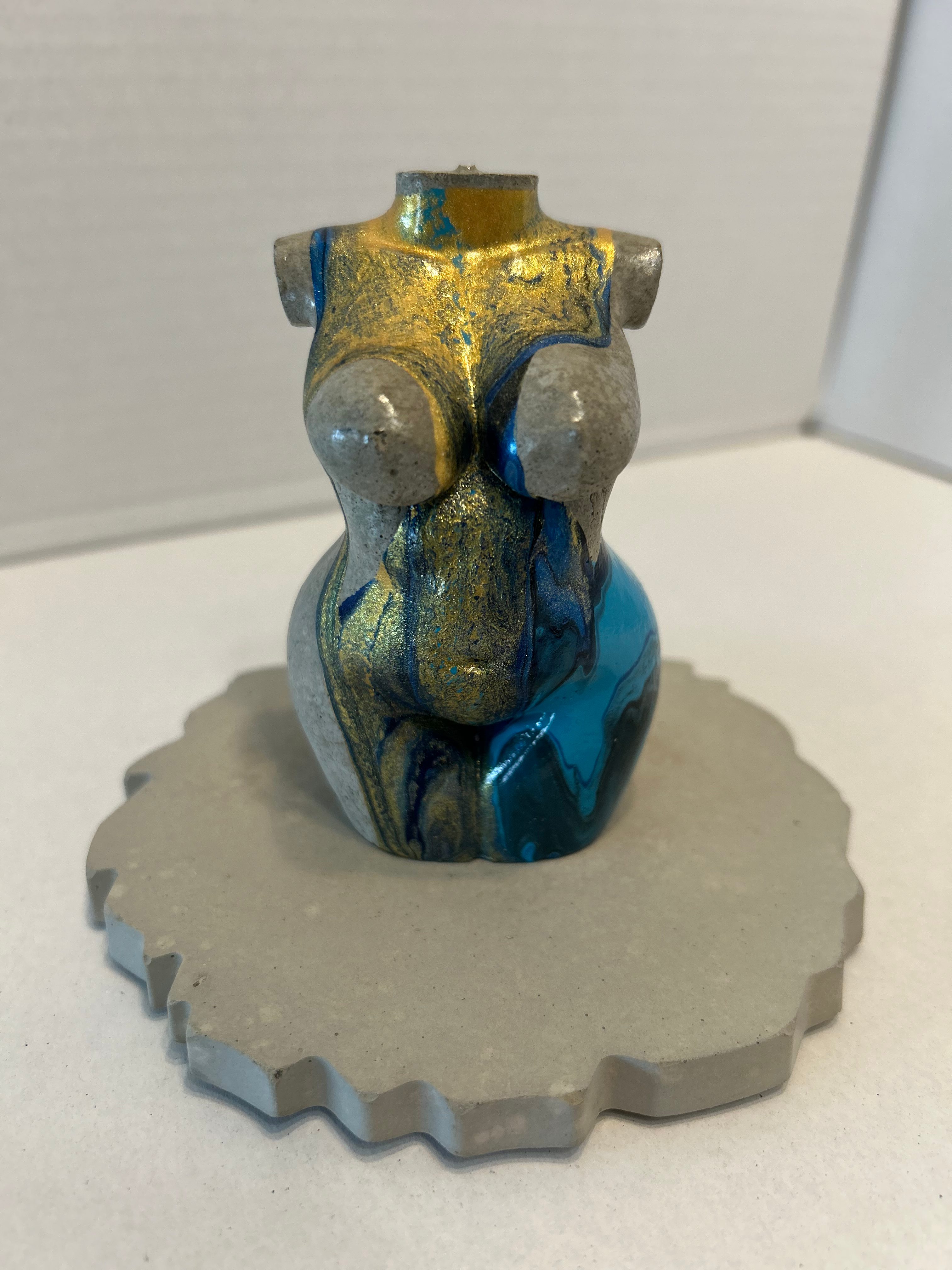 Sculpture de béton corps humain