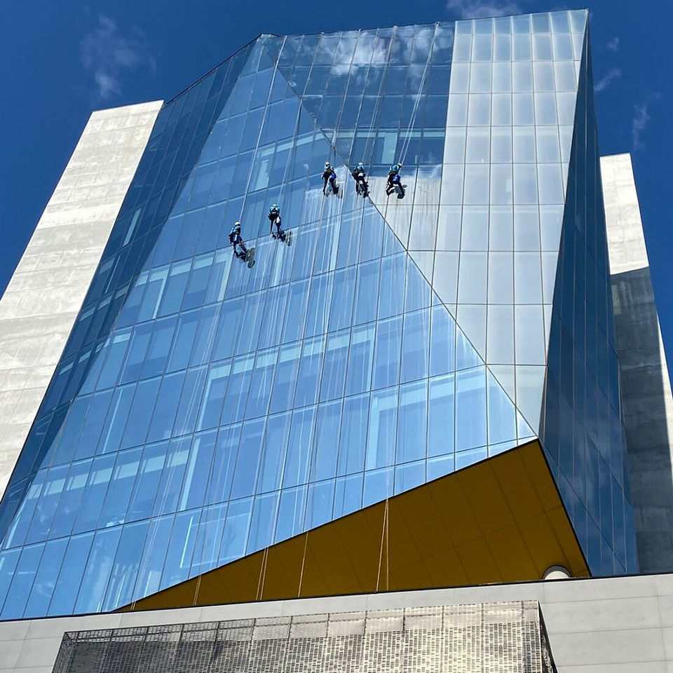 Limpieza y Mantenimiento de Altura en Edificios