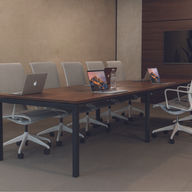 ¿Buscas muebles de oficina funcionales? En RIWELL fabricamos recepciones, comedores y áreas de capac