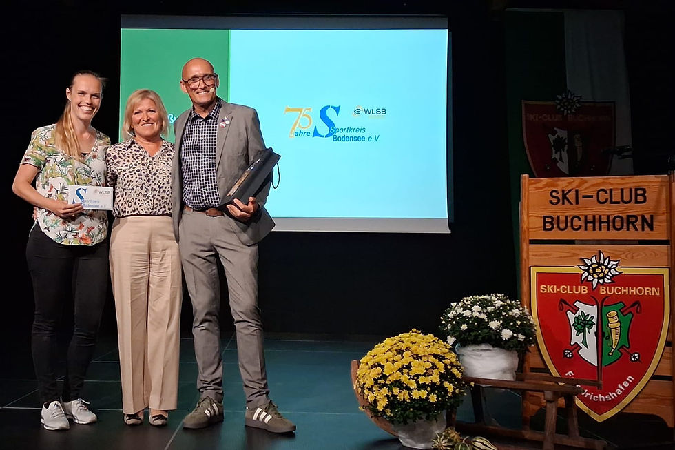 Sportkreispräsidentin Eveline Leber (Mitte) mit SCB-Vorsitzendem Kai Bestian und Kassierin Katharina Beller. Foto: Sportkreis