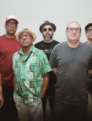 Manguebeat em Alta Voltagem: Nação Zumbi Celebra Três Décadas de "Afrociberdelia"