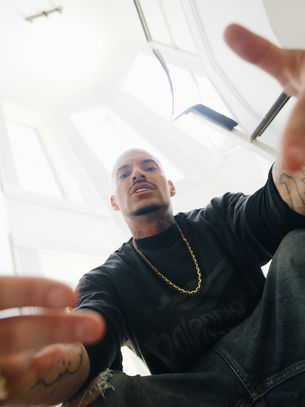 Filipe Ret lança o primeiro clipe de seu novo álbum sobre fé e autoconfiança