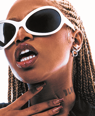 Resenha: Ebony no Opinião