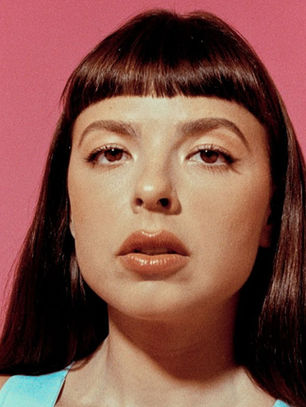 Julia Mestre aposta alto no Grammy Latino 2025 com “Maravilhosamente Bem”