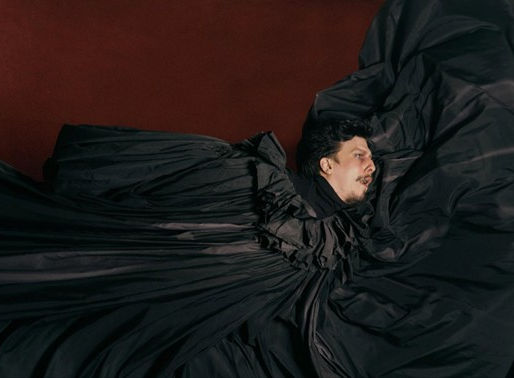 Getúlio Abelha amplia universo de “Autópsia+” e leva novo espetáculo à Casa Natura Musical