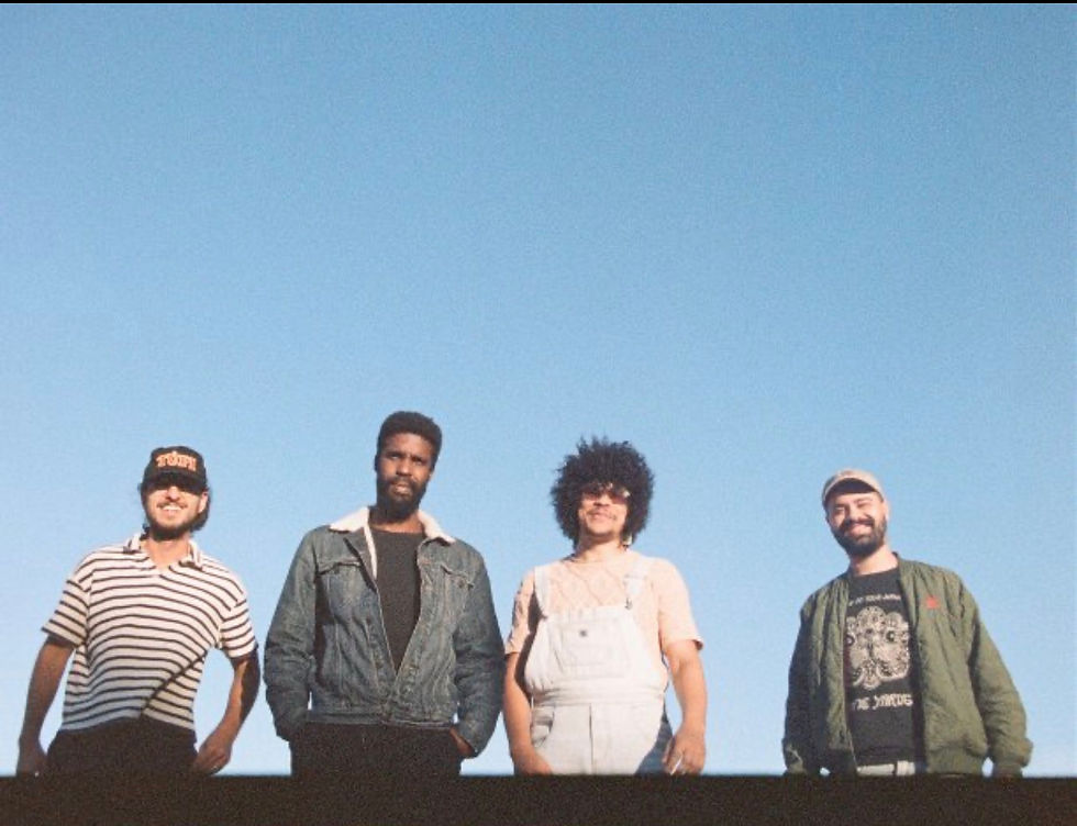 Boogarins celebra 10 anos de “Manual” em noite especial no Circo Voador