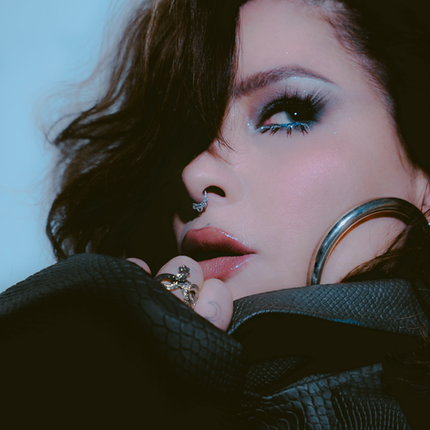 A mesma fúria, em outra pele: Pitty revela nova fase artística e anuncia álbum homônimo, seu primeiro disco de inéditas em sete anos