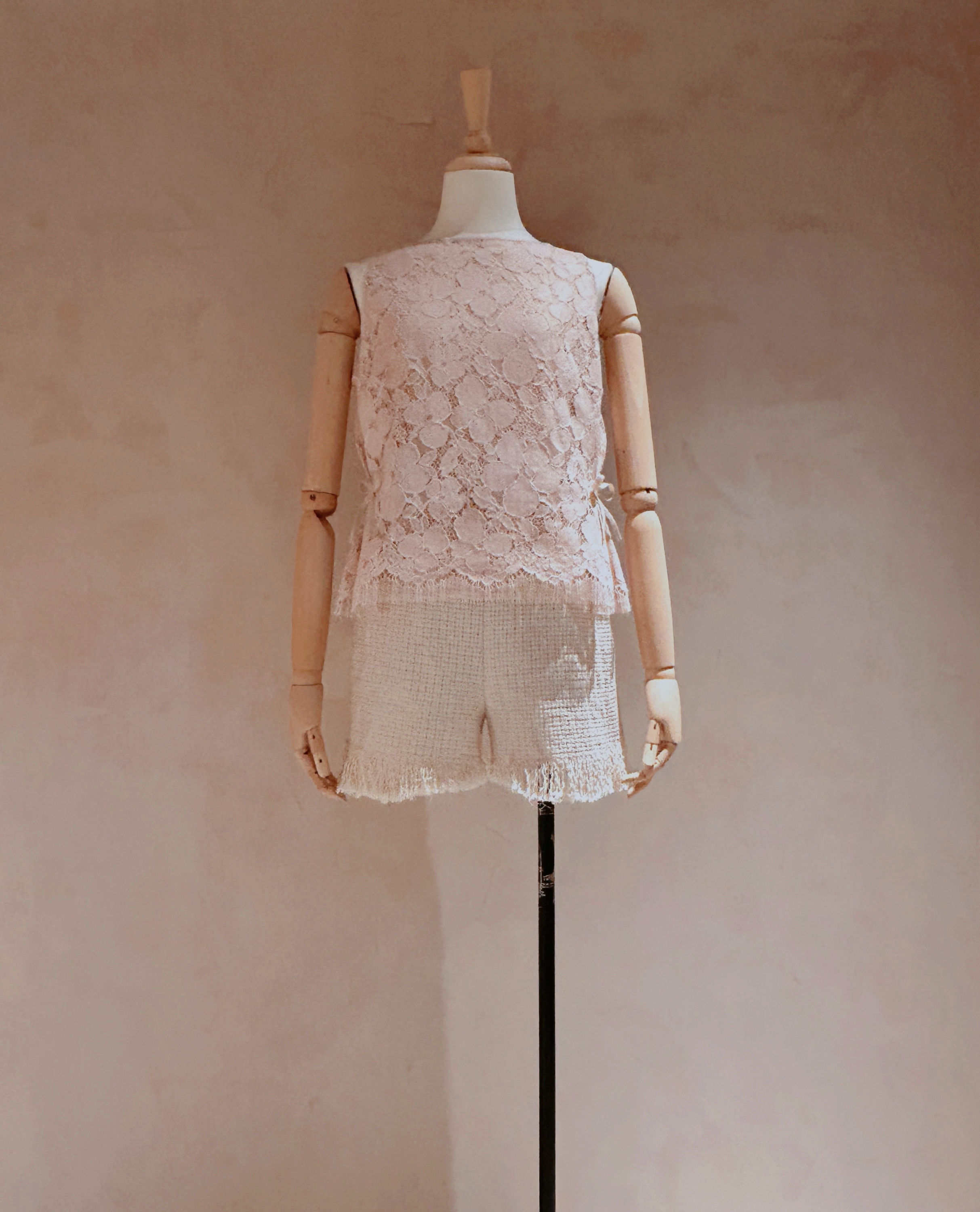 뼈색 레이스 탑