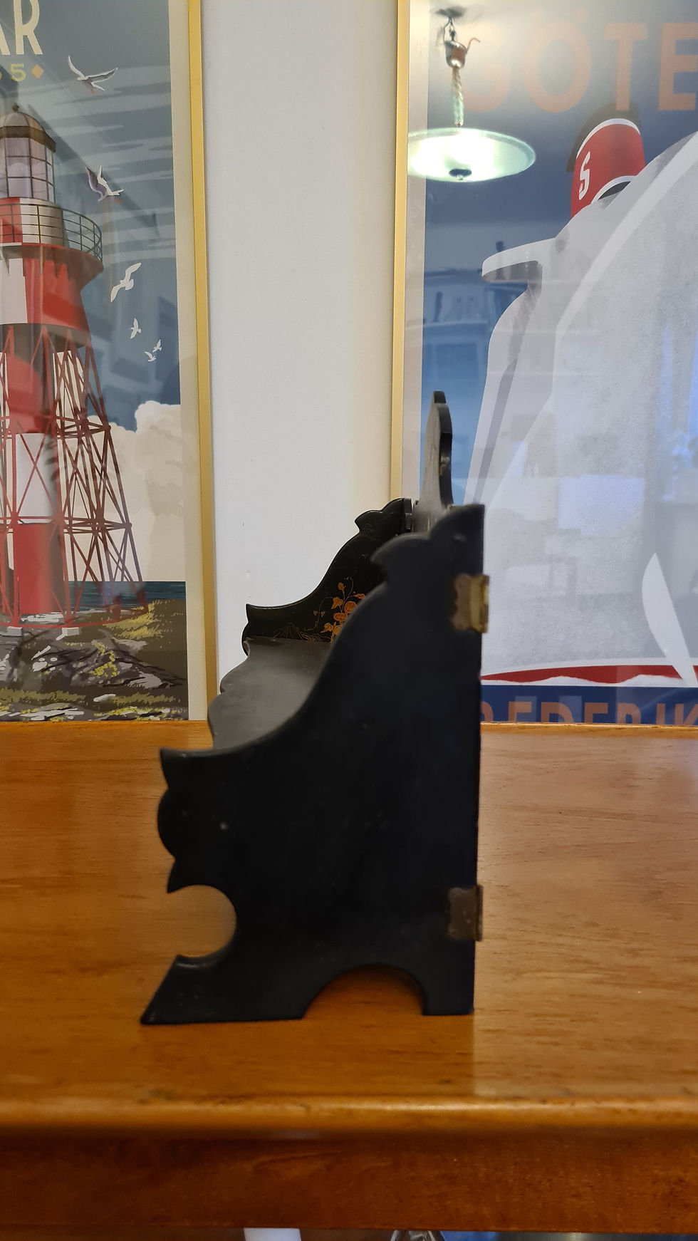 Miniatyrbild: Liten antik kineseri-hylla