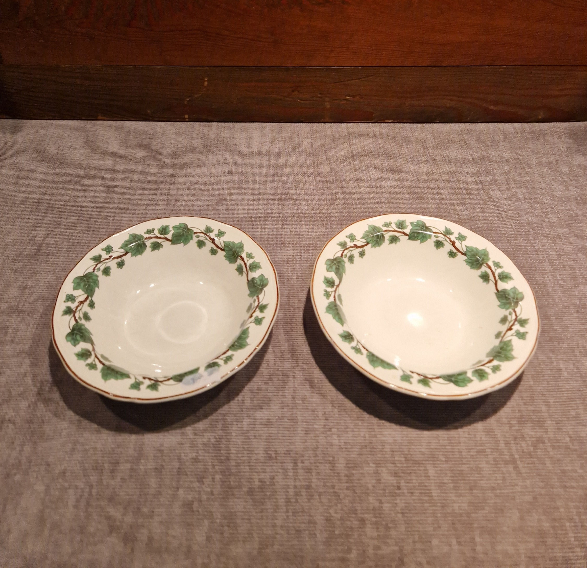 2 engelska frukostskålar från Wedgwood