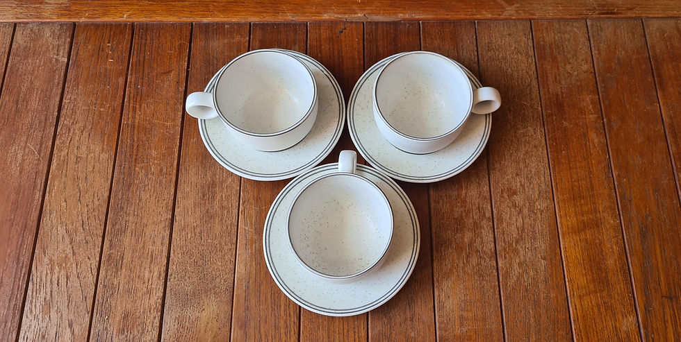 Miniatyrbild: 3 kaffekoppar med fat från Arabia