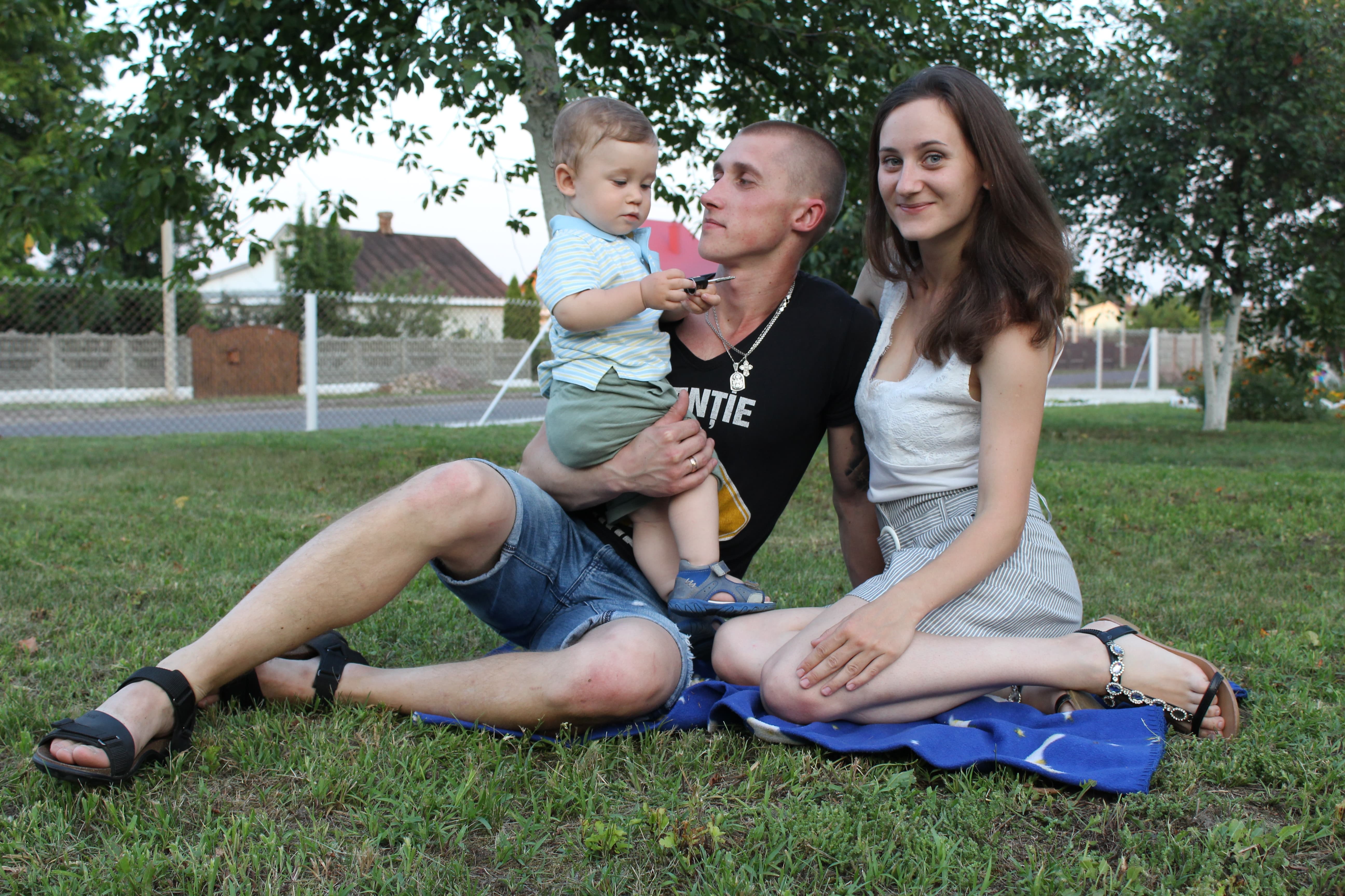 dad with family at park