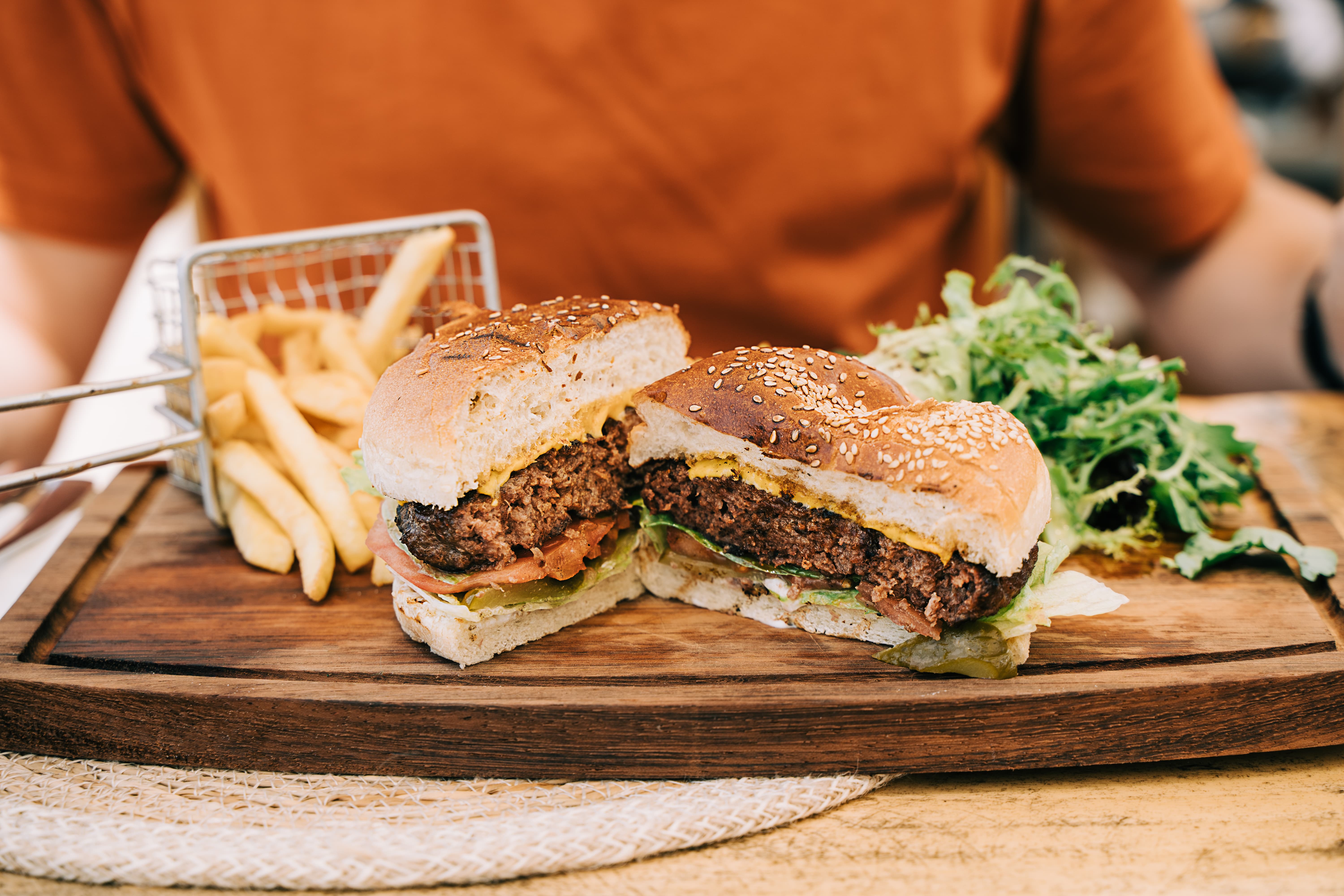 The Secret to Perfect Grilled Burgers: Cook Time, Temp, and Rest