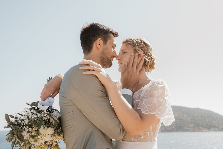 Hochzeitspaar in Griechenland beim First-Look Shooting
