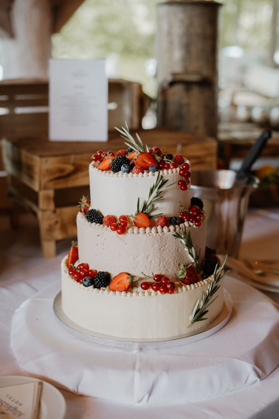 Sommerliche Hochzeitstorte
