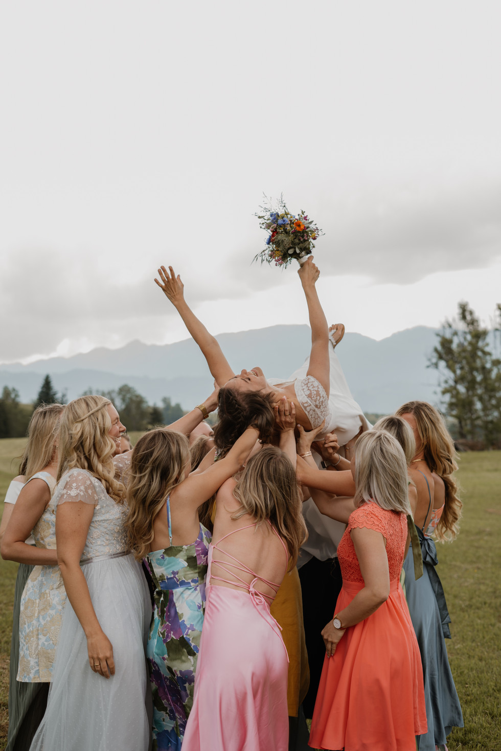 Stagediving der Braut.