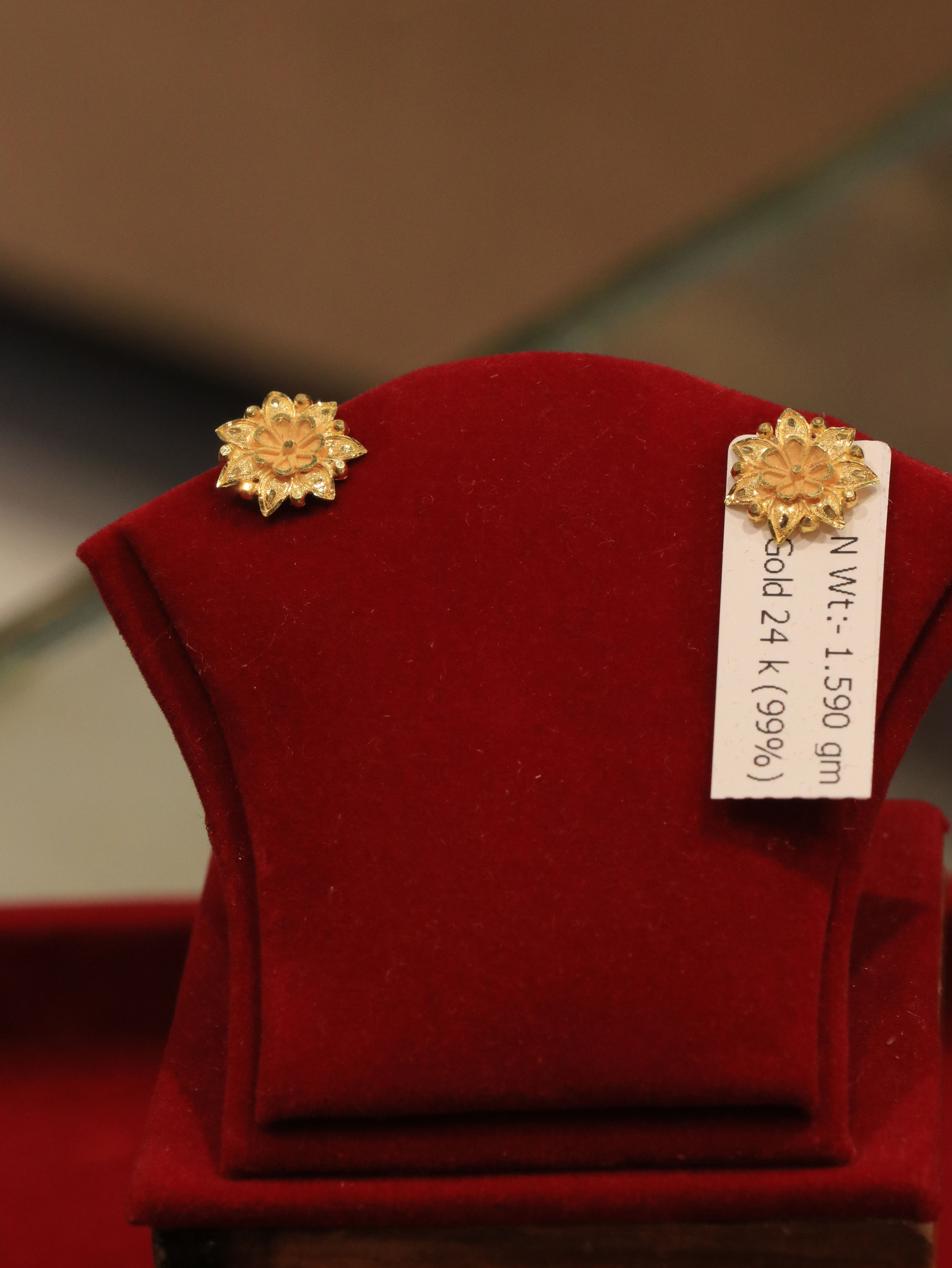 24K gold flower design earrings 14 lal for daily wear in Nepal