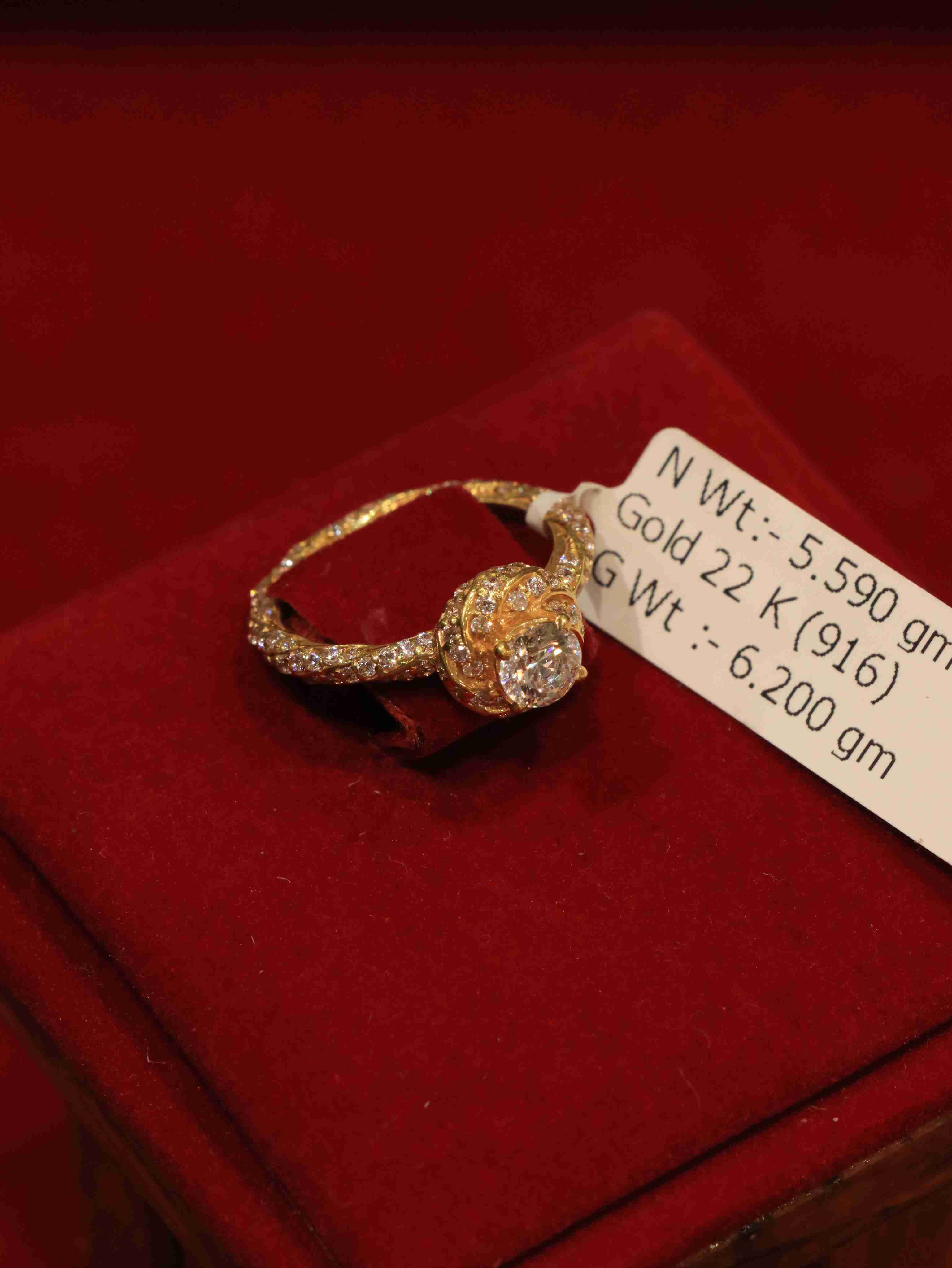 22K Gold Women's Rings for Engagements with Elegant Design