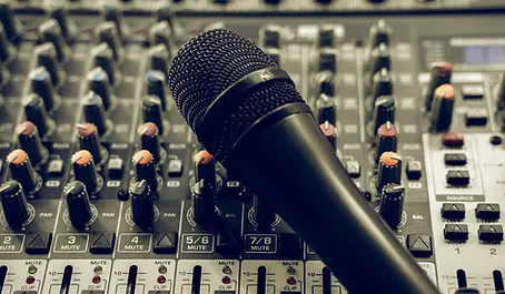 mikrofon ve mikser görüntüsü