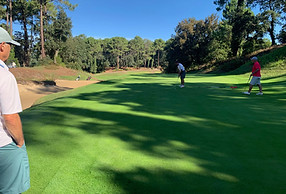 TPC 2026 Seignosse 30 Au putting, entre ombre et lumière, sur le green du 10..jpg