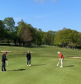 TPC 2026 Rouen (19) Au putting sur le green du 6. .jpg