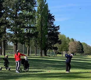 TPC 2026 Rouen (20) Alexandra Codet, future vainqueure en brut, au départ du 1..jpg