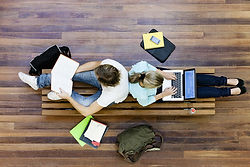 Ragazzi che studinao - Notebook - NEVO Jeunesse - JTEAM Network