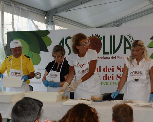 Partecipanti gara massaie Ascoliva 2023_edited.jpg