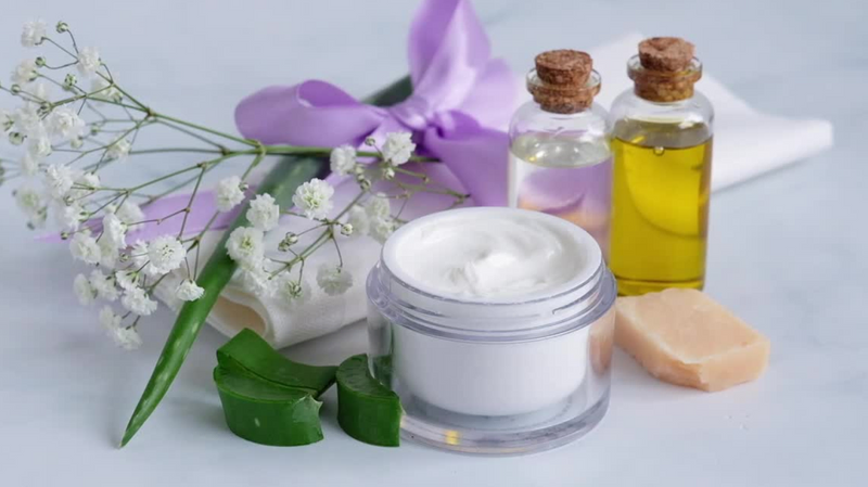 את מכינה את המוצרים בעצמך, עם הנחייה שלי, צעד אחר צעד ויש לך מוצרים טבעיים למספר חודשים