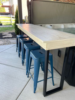 Bar & Hot Tub Area
