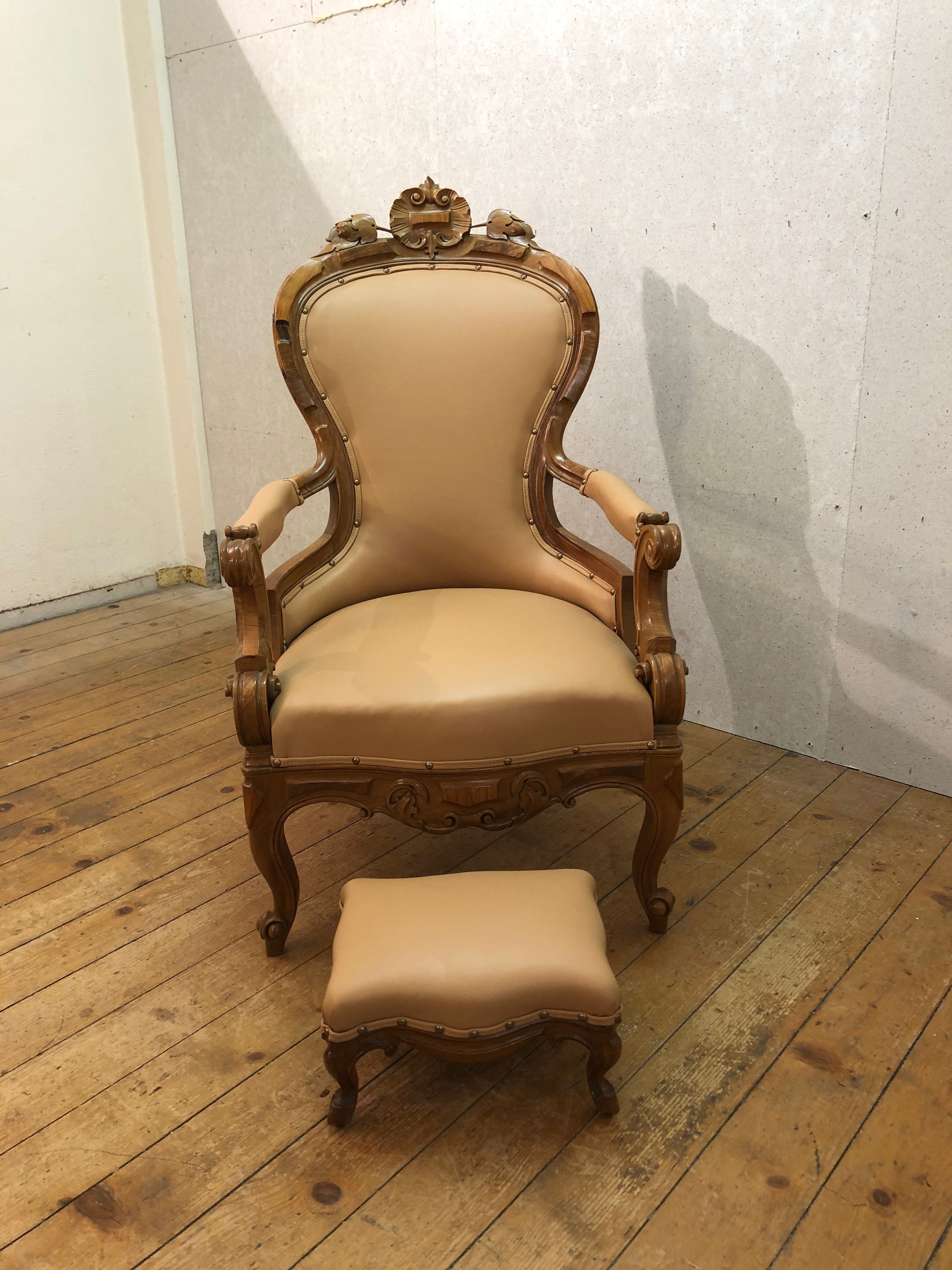 Historismus Fauteuil mit Fussschemel
