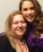 Gladys con Lucero
Gracias por confiar en nosotros como tus Vocal Coaches
