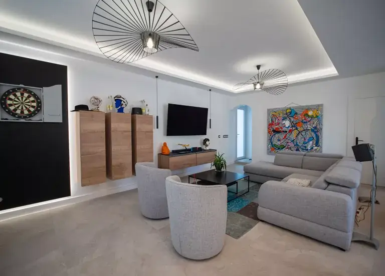 House for sale in Cannes with contemporary living room