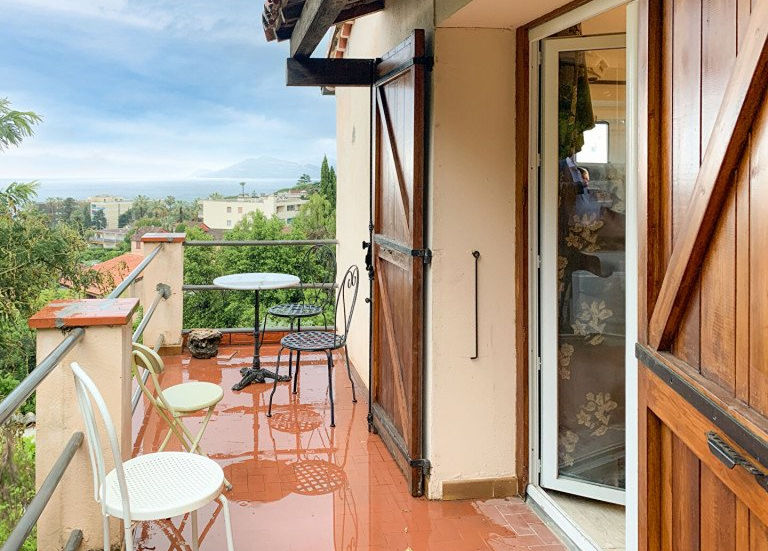 Maison à vendre à Cannes Croix des Gardes avec balcon vue mer