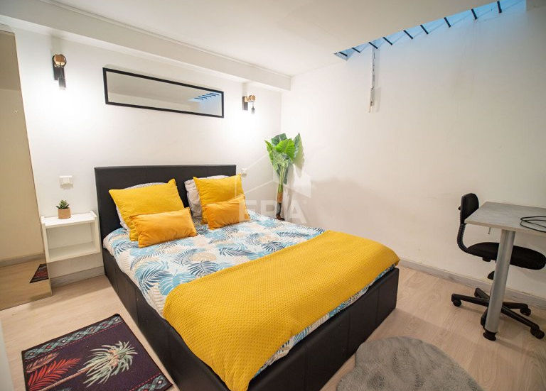 Duplex apartment for sale in Cannes Château de l’Étoile with elegantly designed bedroom