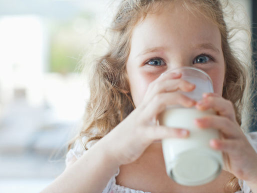 Il latte intero difende i bambini da sovrappeso e obesità