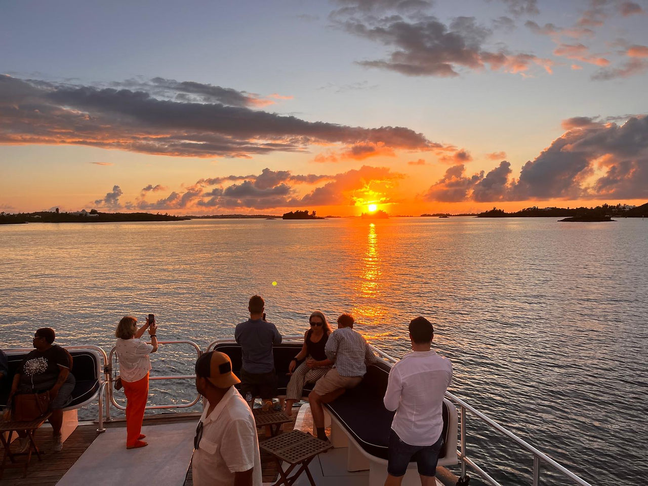 Bermuda Thanksgiving 2025: Afternoon Cocktail Cruise on ÜberVida