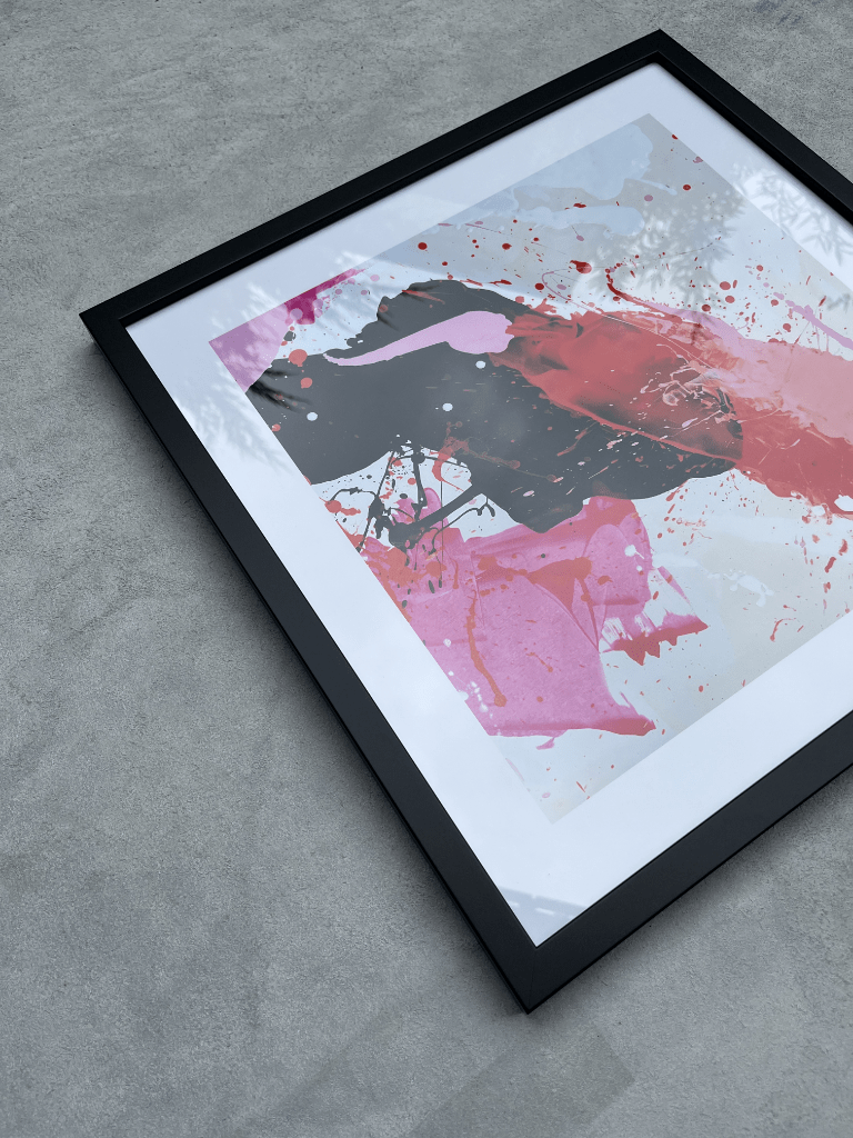 Miniaturbild: Abstraktes Bild in schwarz, weiß und pink.