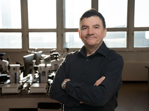 Georges Beaudoin reçoit la médaille Duncan R. Derry pour son apport exceptionnel à la géologie économique