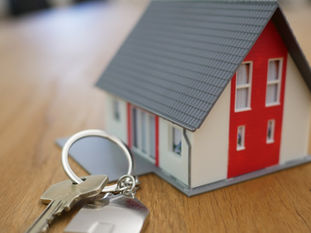 Mobile notary visiting a home in Minneapolis to notarize documents