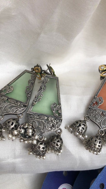 Thumbnail: Queen Feel Earrings (3 colours)