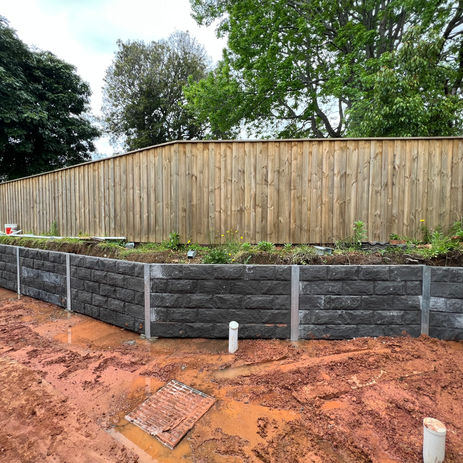 Concrete sleeper retaining wall