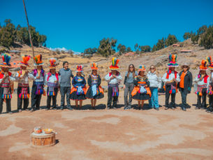 Taquile: the island where men weave and the lake changes color
