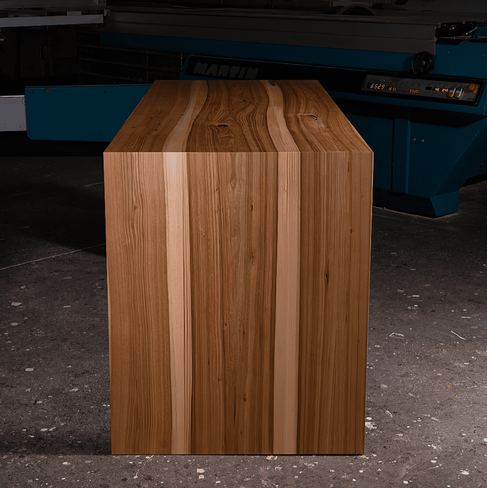 Schreibtisch in Massivholz Ulme / Rüster. inklusive Rollcontainer in olivgrün Linoleum