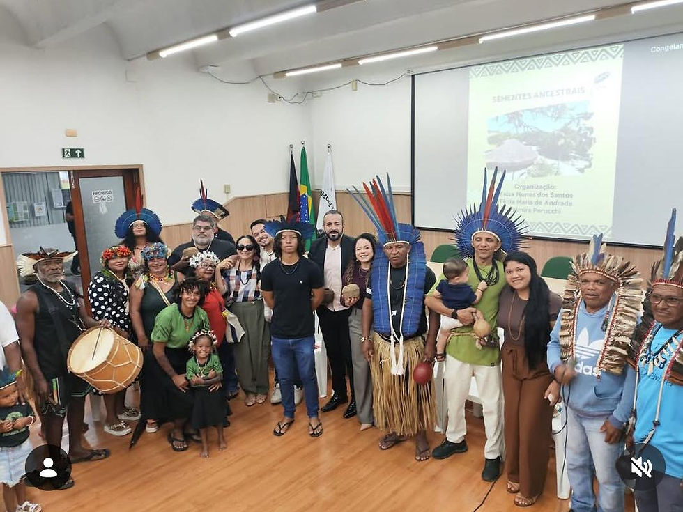 Ao Som do Metal e da força do Toré Tabajara reconstrução da Oca na aldeia Barra de Gramame.