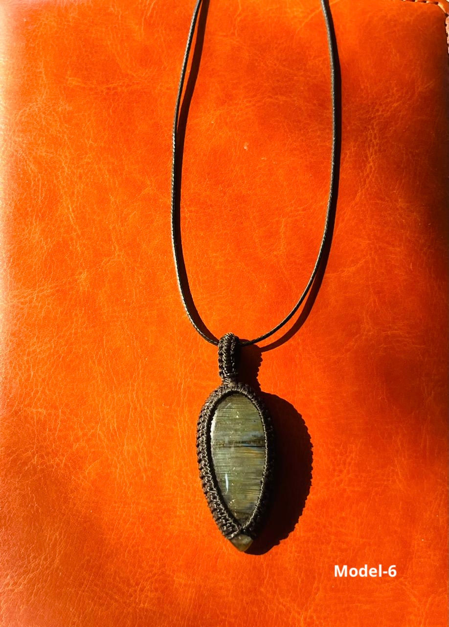 Thumbnail: Crystal Necklace 