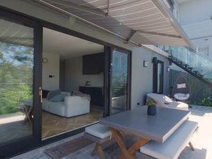 ON LOCATION: LONGUEVILLE RESIDENCE