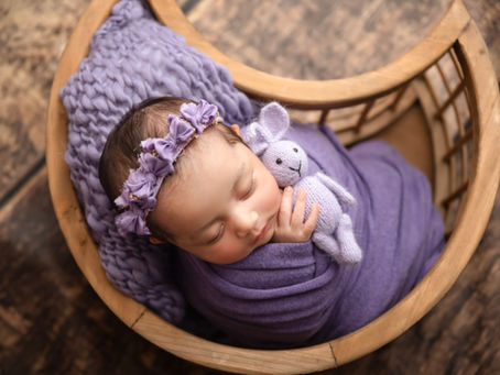 Wrapped Poses vs. Unwrapped Poses in Newborn Photography.